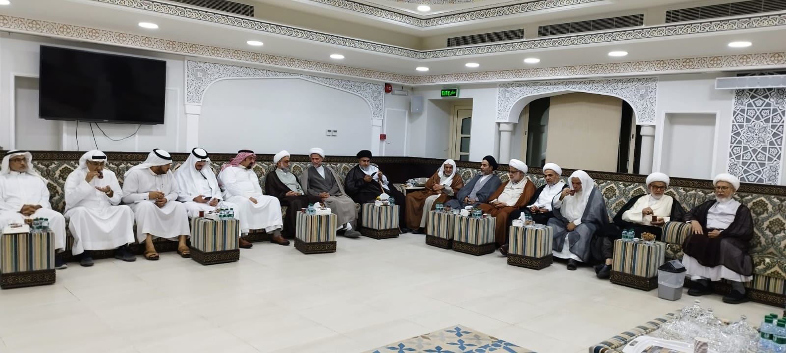 �������